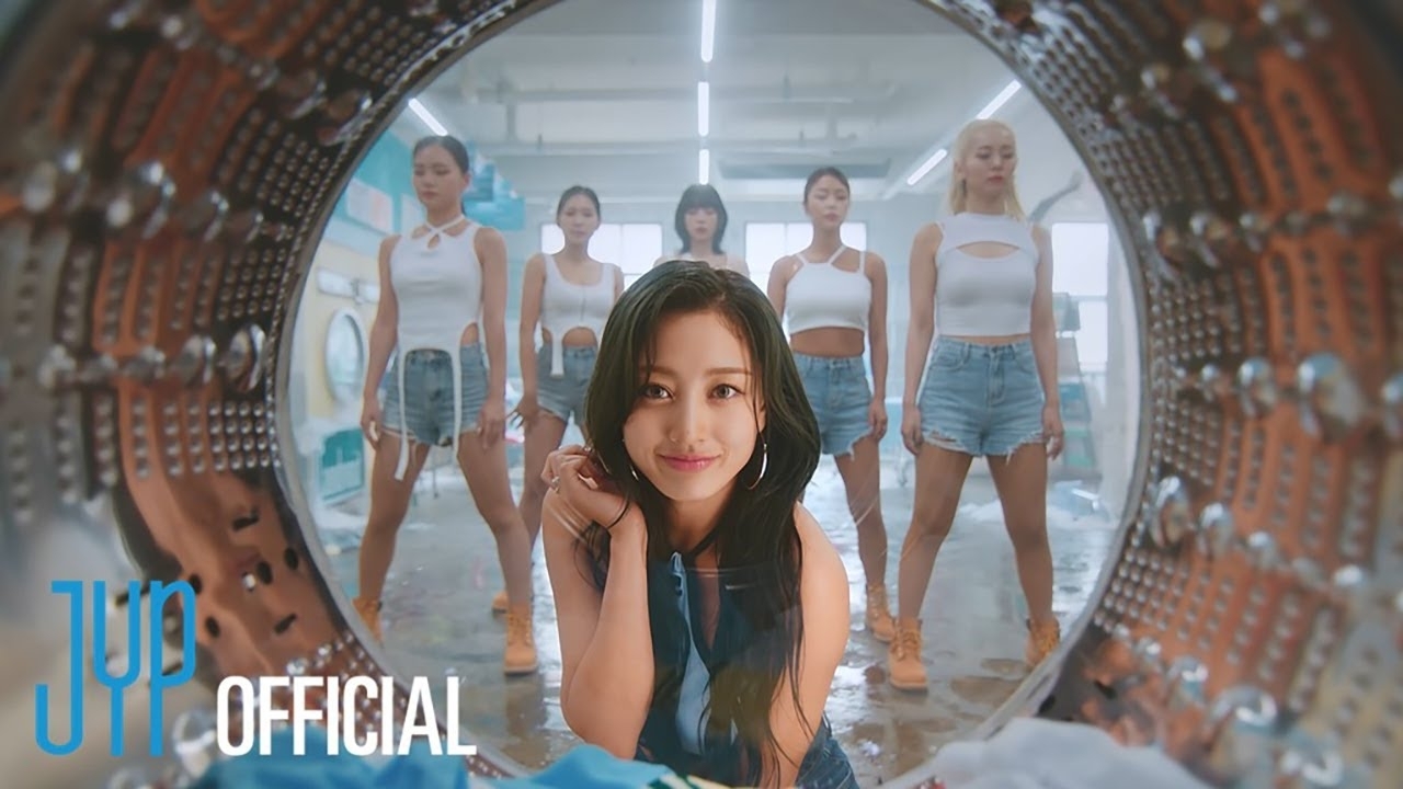 A moment captured by Jihyo (TWICE)'s fan
