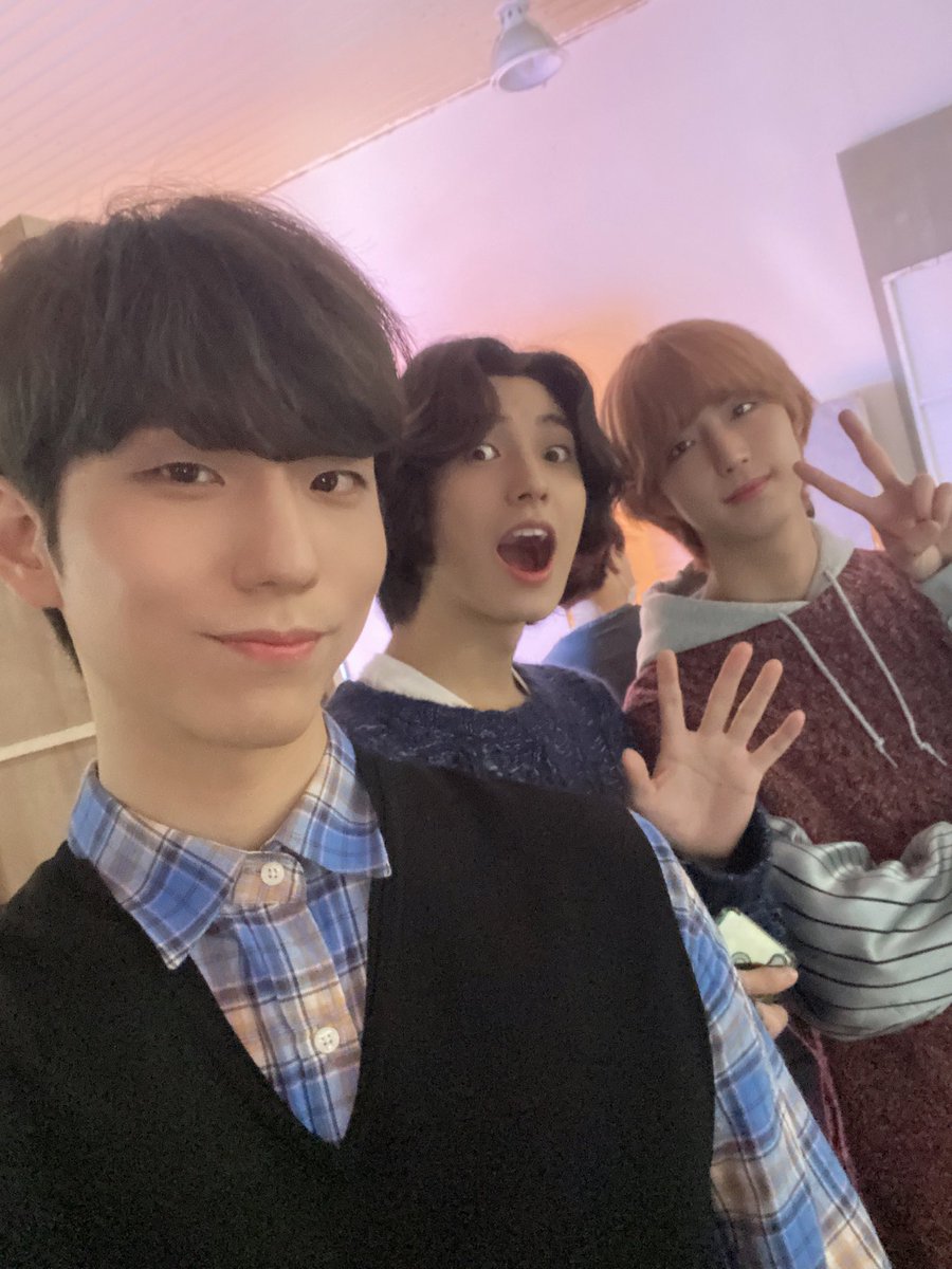 Behind-the-scenes cut of Xdinary Heroes