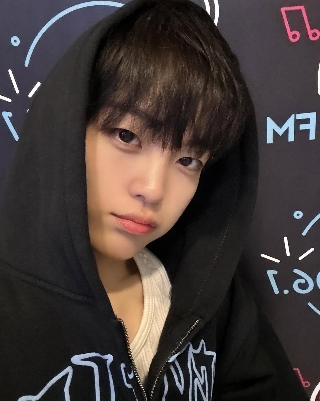 Behind-the-scenes cut of Hyeongjun (CRAVITY)