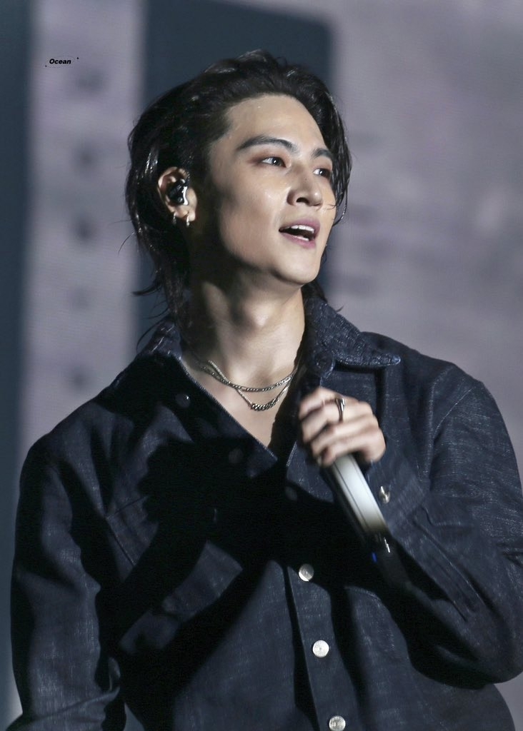 Latest photo of JAY B (GOT7)