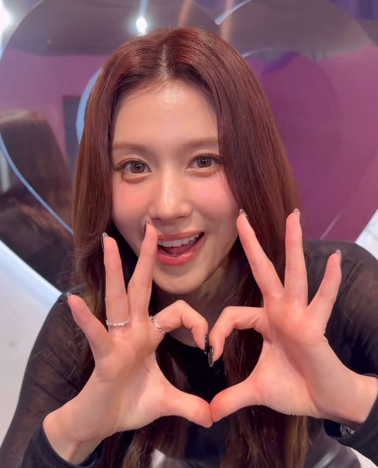 Sana (TWICE)的幕後花絮