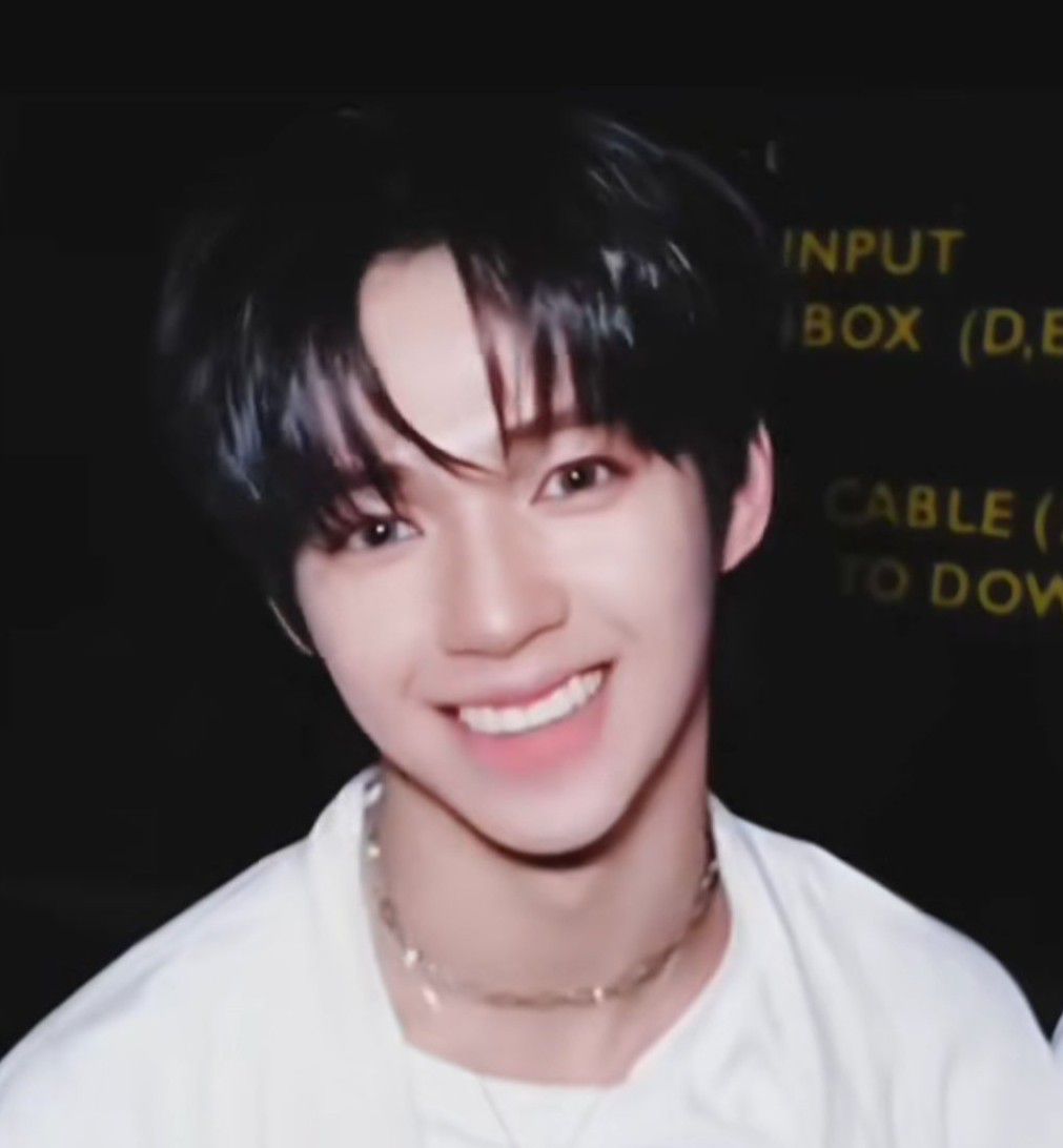 Behind-the-scenes cut of JL (AHOF)