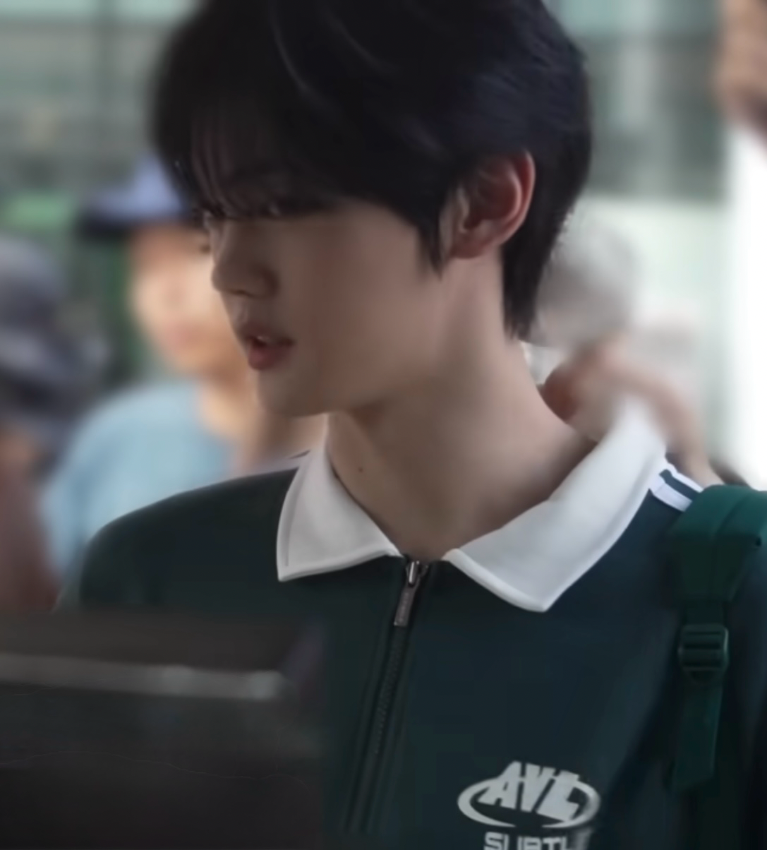 Latest photo of Kim Gyuvin (ZEROBASEONE)