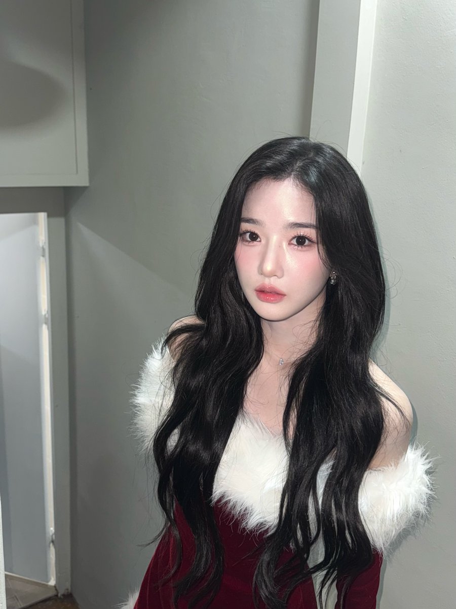 A moment captured by tripleS's fan