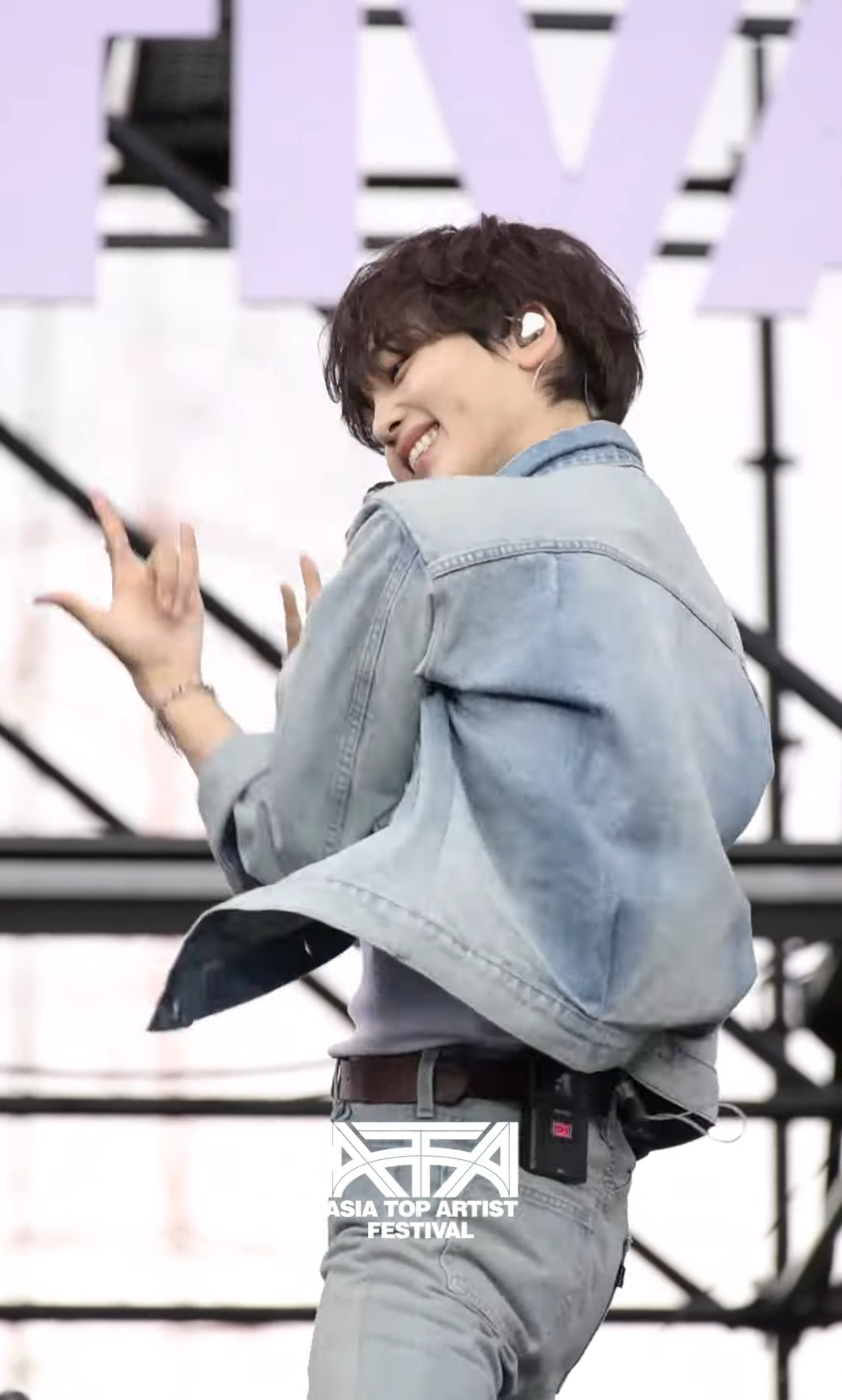 Recent activity shot of Hyeongjun (CRAVITY)