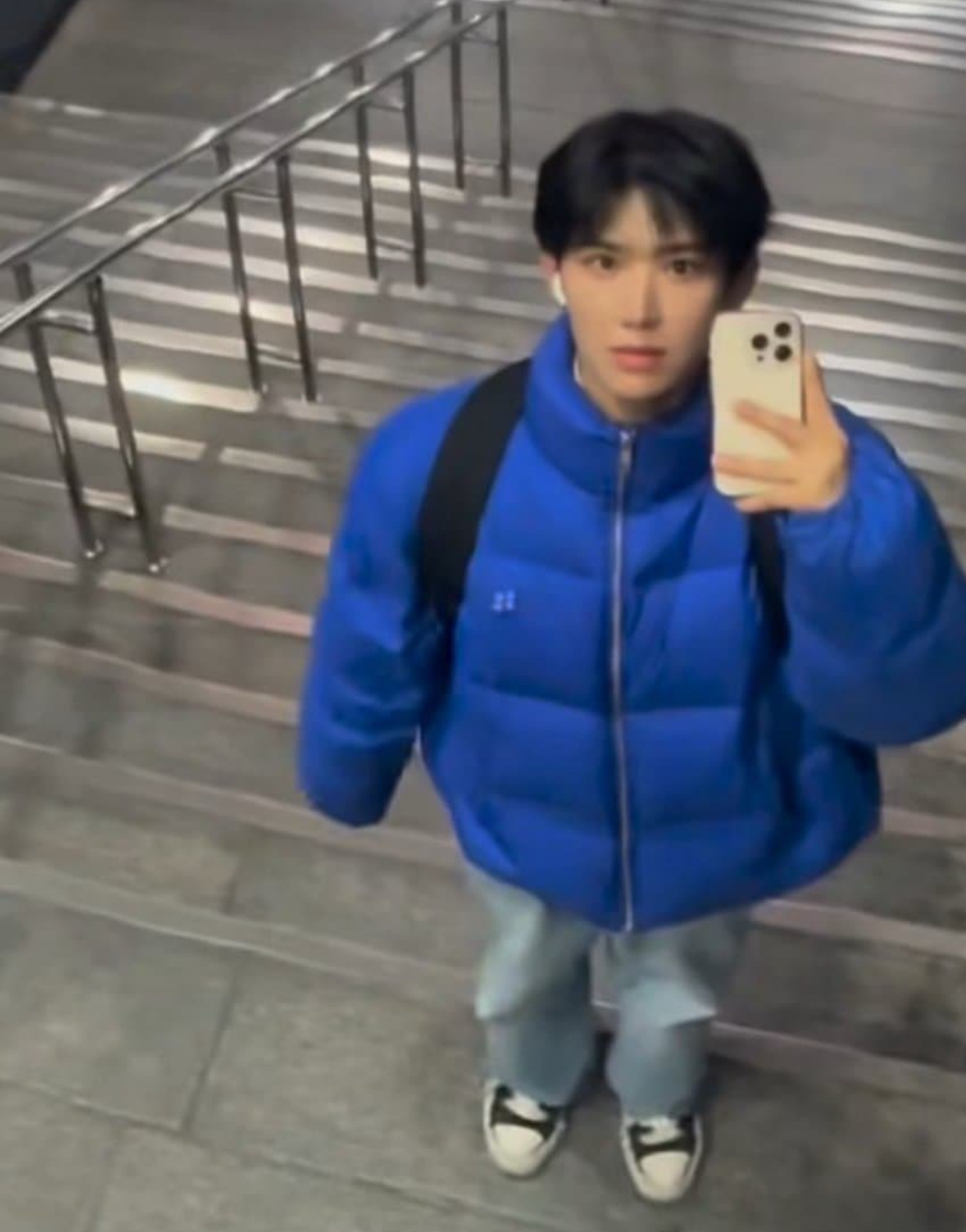 A moment captured by Yi Chen's fan