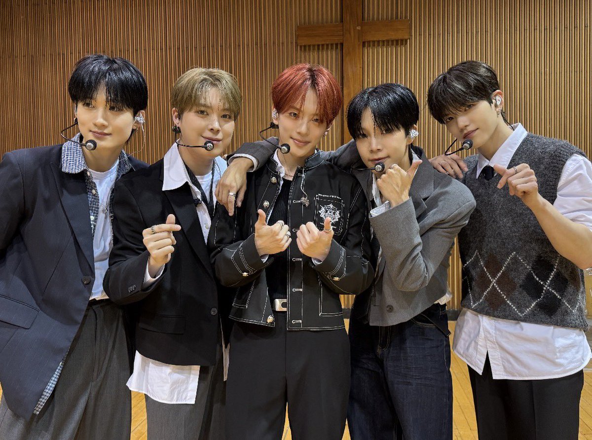 Recent activity shot of VERIVERY