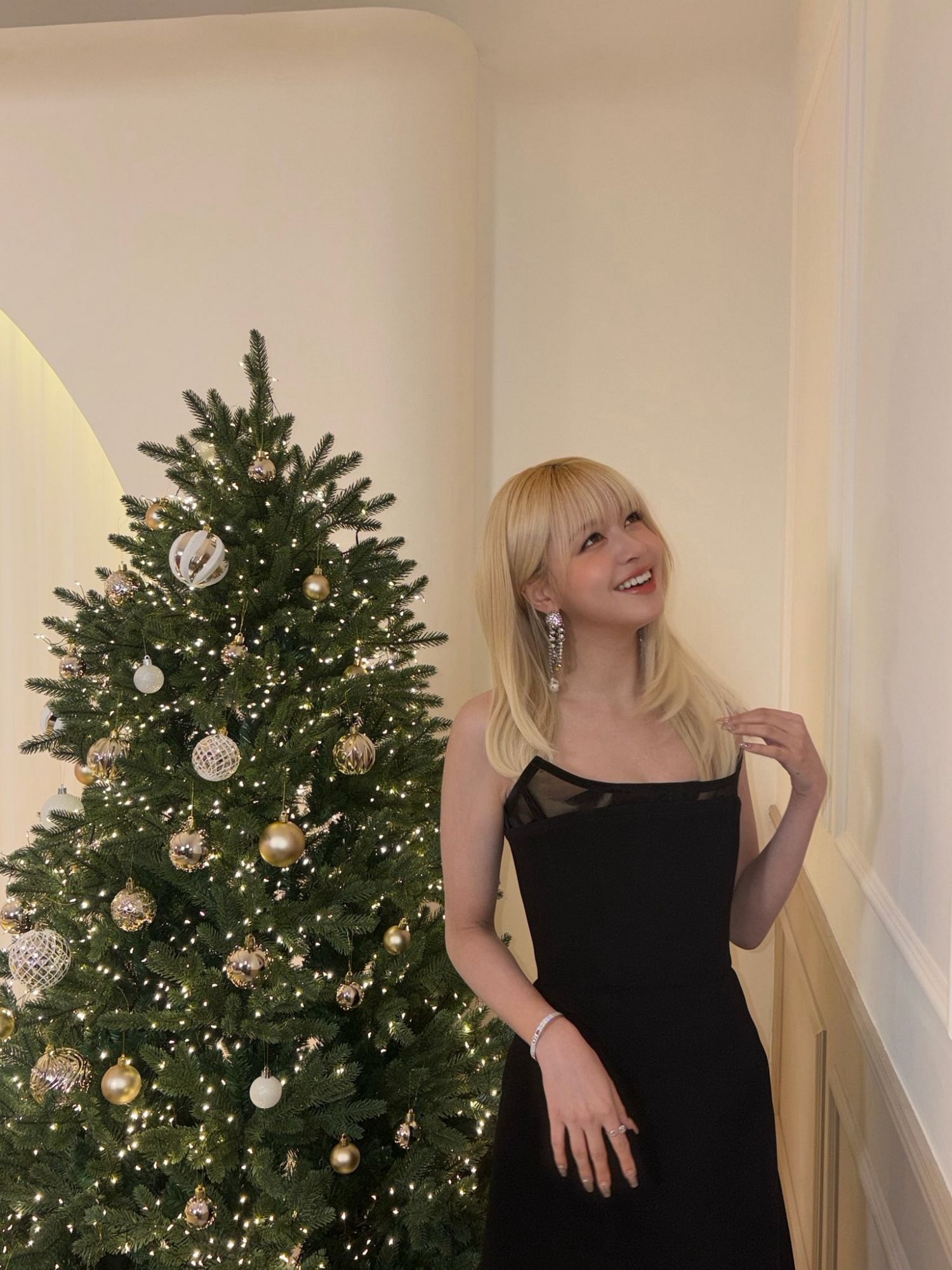 Behind-the-scenes cut of NMIXX