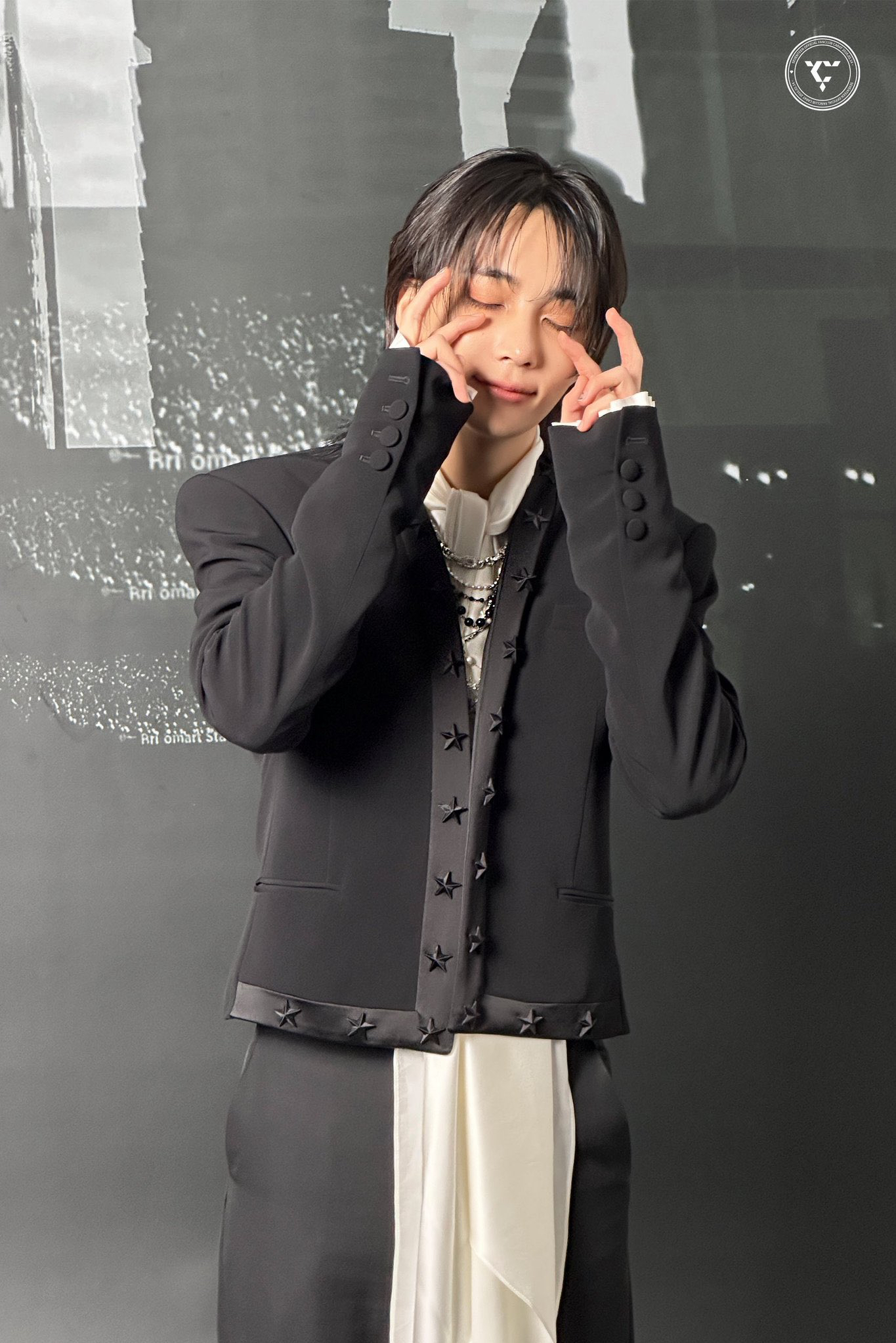 A moment captured by Jeonghan (SEVENTEEN)'s fan