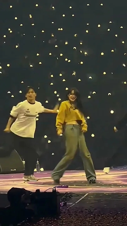 Today's most popular wallpaper in the IU community