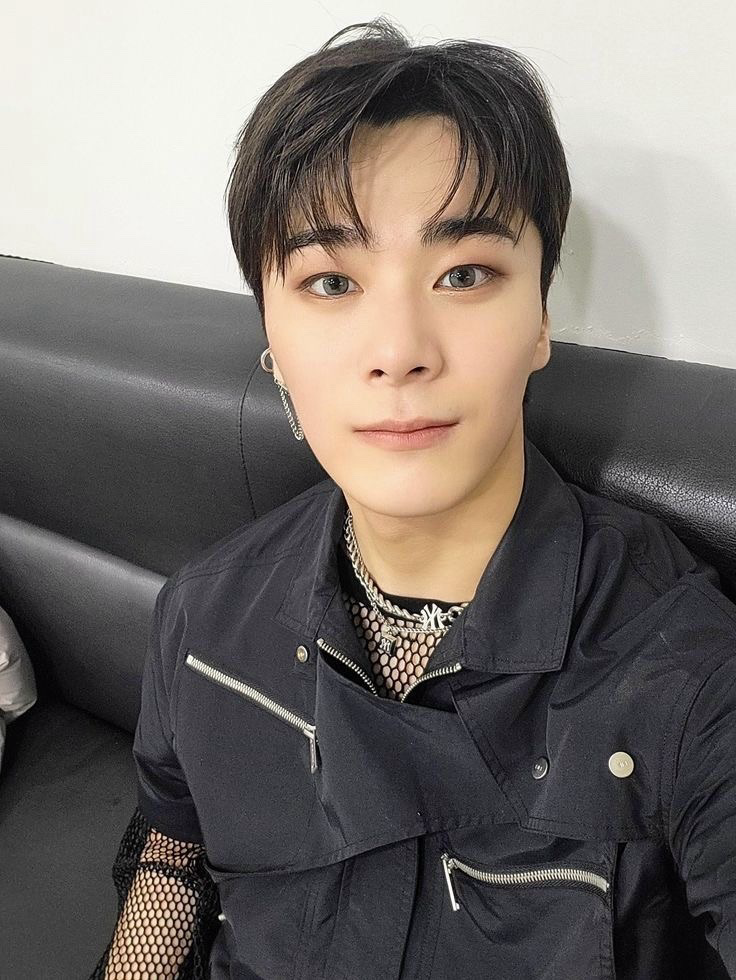 A moment captured by Moonbin (ASTRO)'s fan