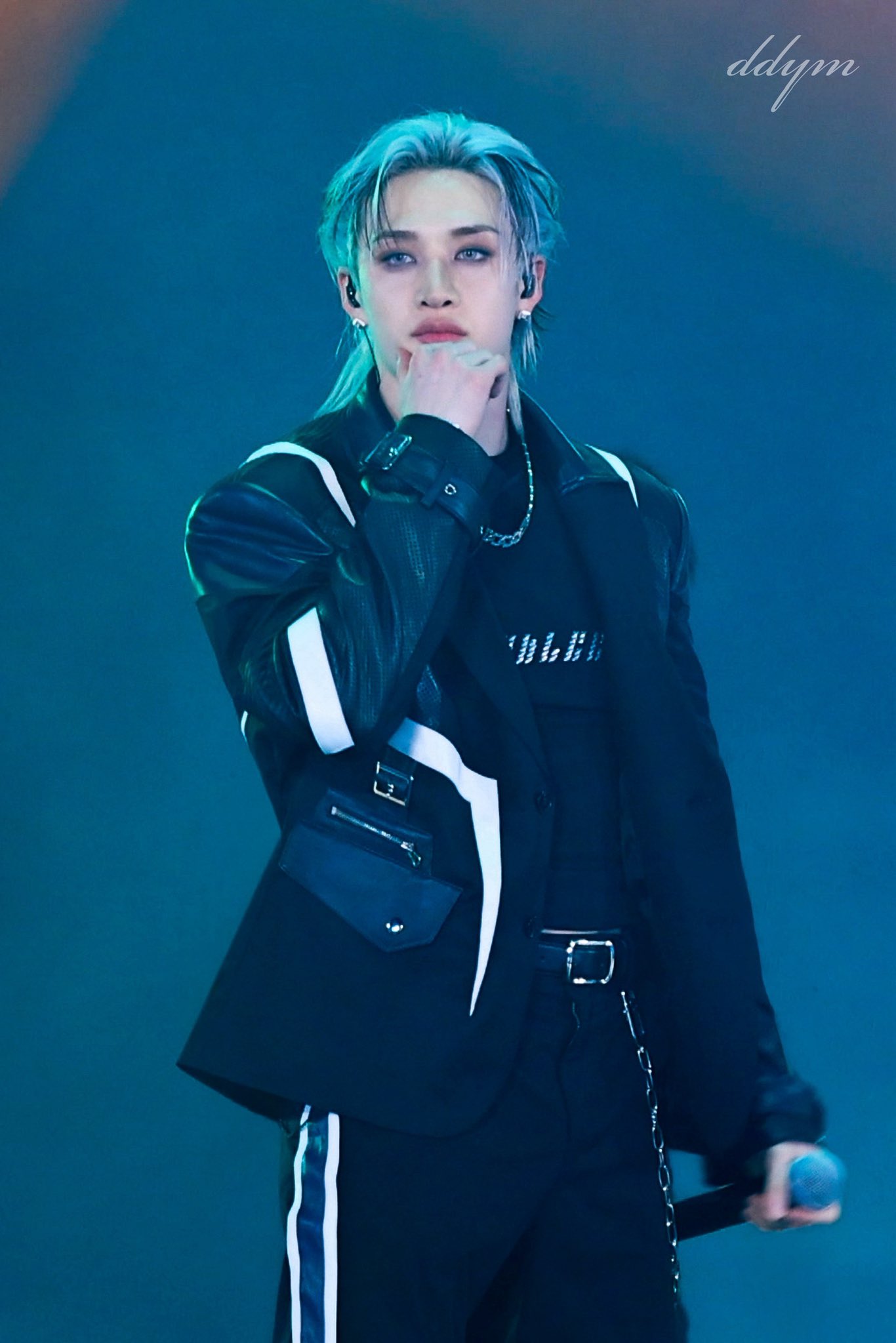 방찬 (Stray Kids)의 비하인드 컷