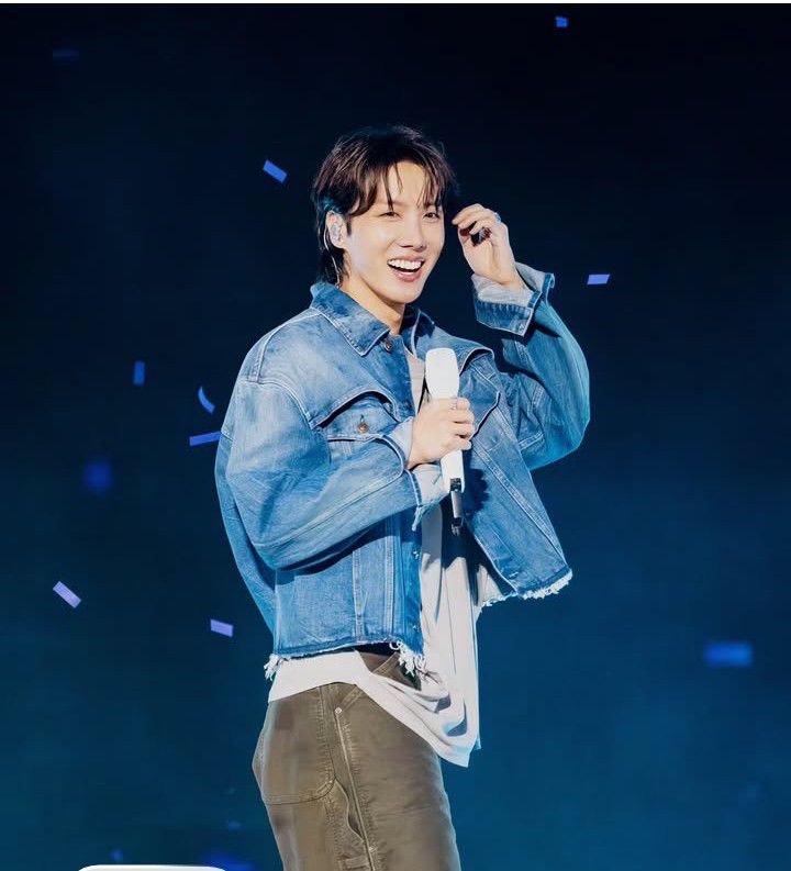 Foto aktivitas terbaru j-hope (BTS)