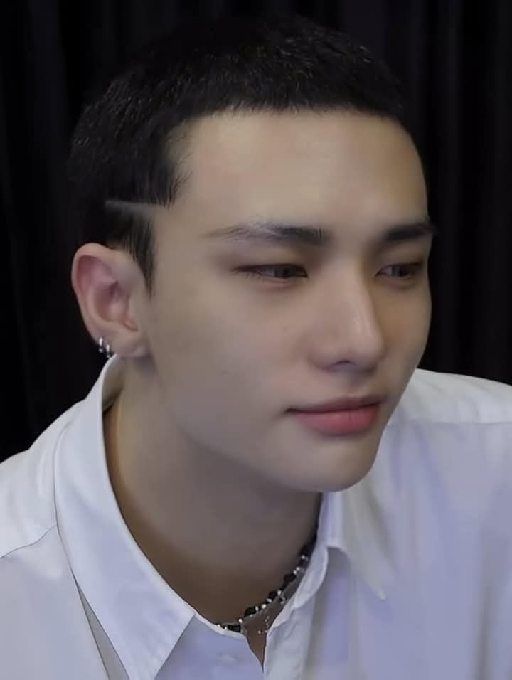 Behind-the-scenes cut of Hyunjin (Stray Kids)