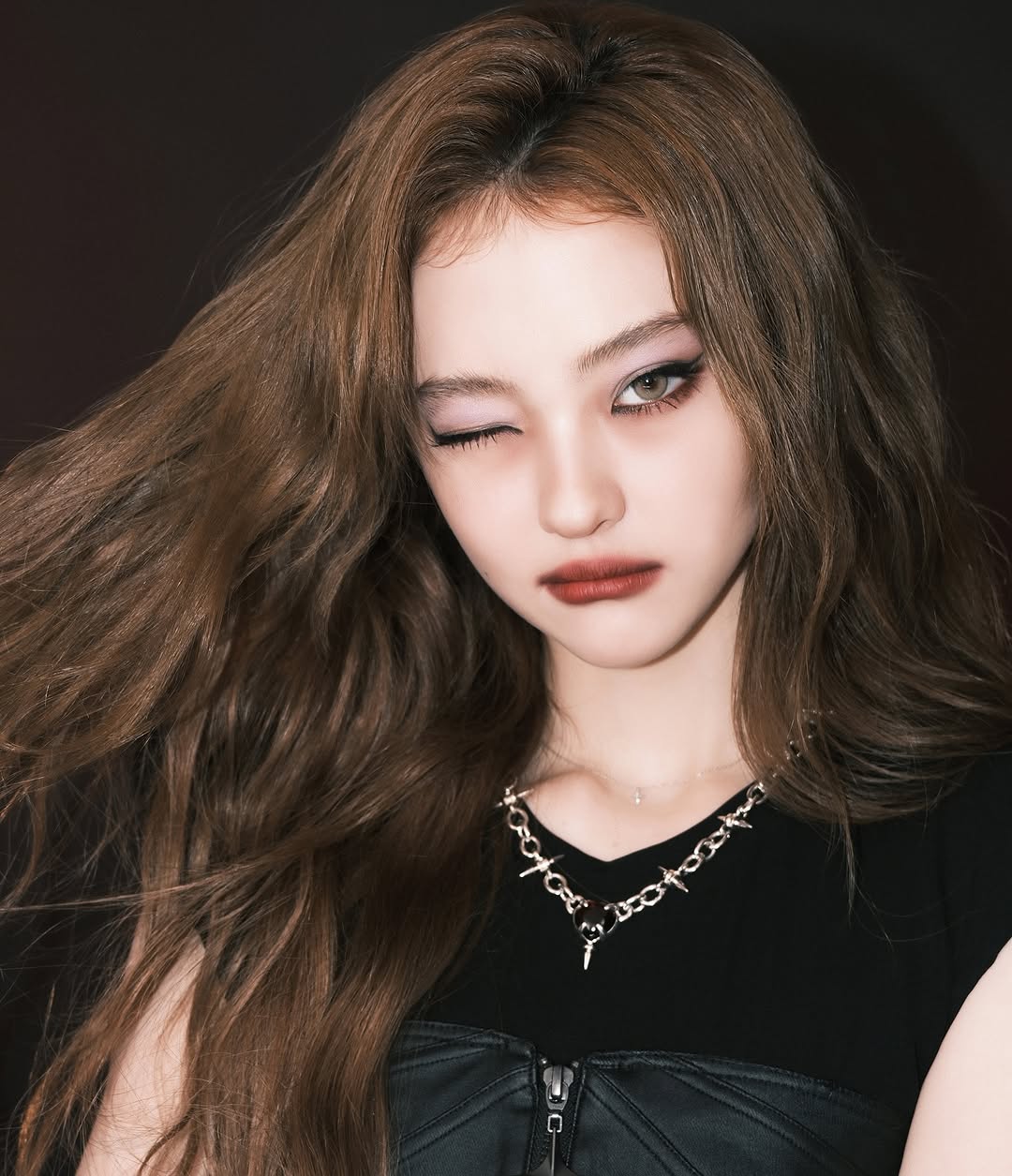 Behind-the-scenes cut of Ella (MEOVV)
