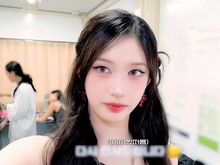 A moment captured by Leeseo (IVE)'s fan