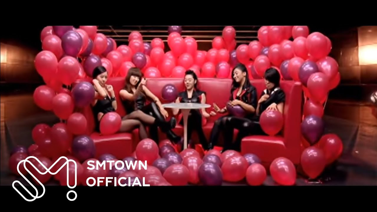 A moment captured by f(x)'s fan