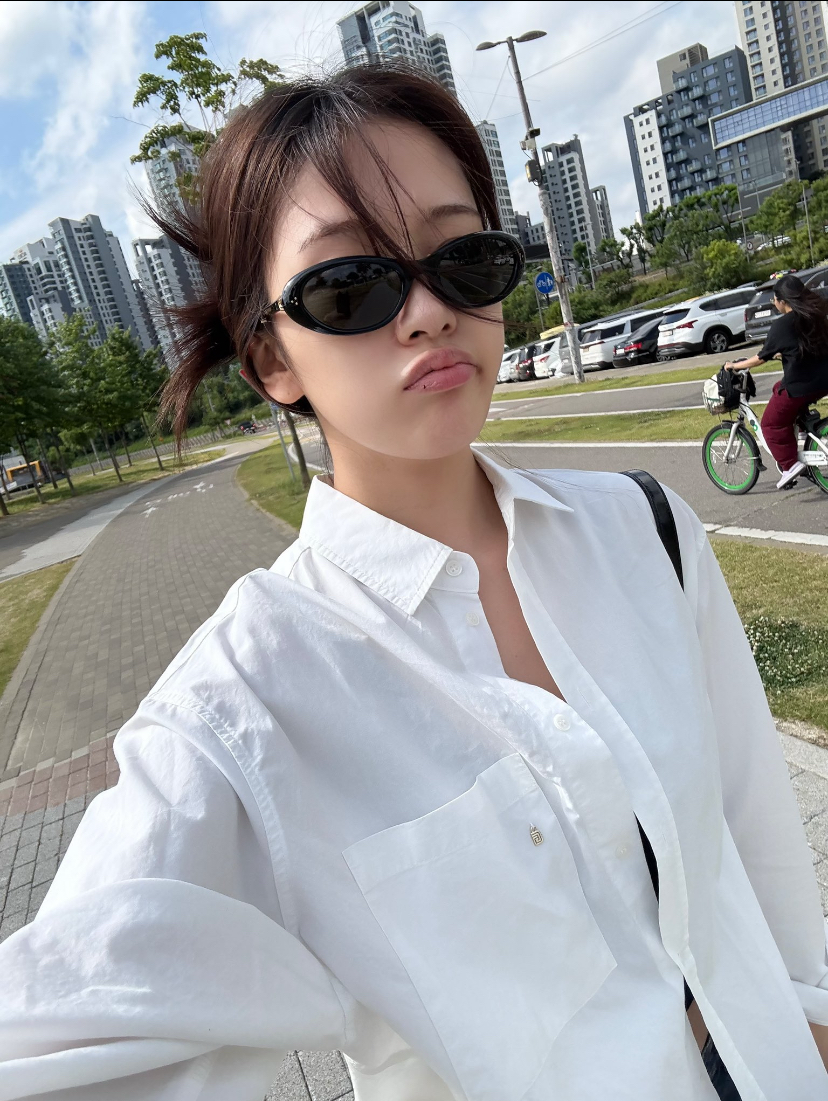 Behind-the-scenes cut of An Yujin (IVE)