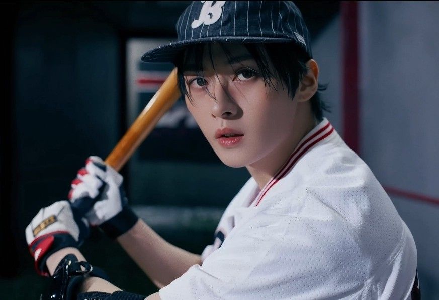 Behind-the-scenes cut of Lee Know (Stray Kids)