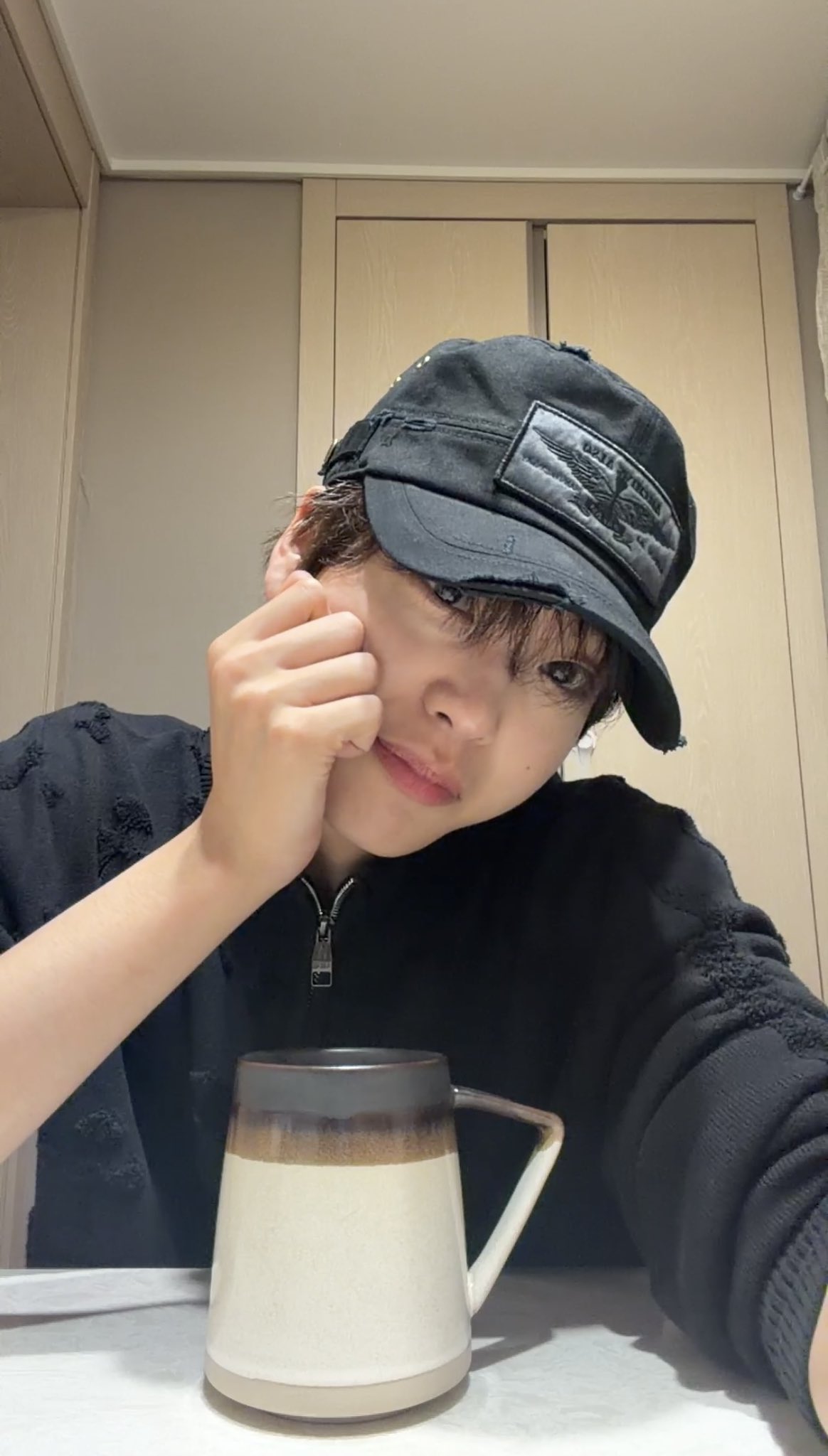 Behind-the-scenes cut of Hyeongjun (CRAVITY)