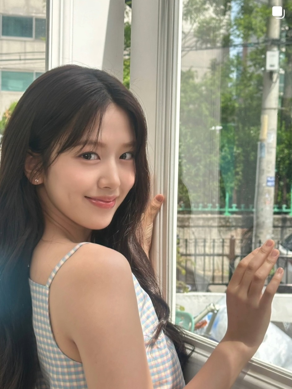 A moment captured by An Yujin (IVE)'s fan