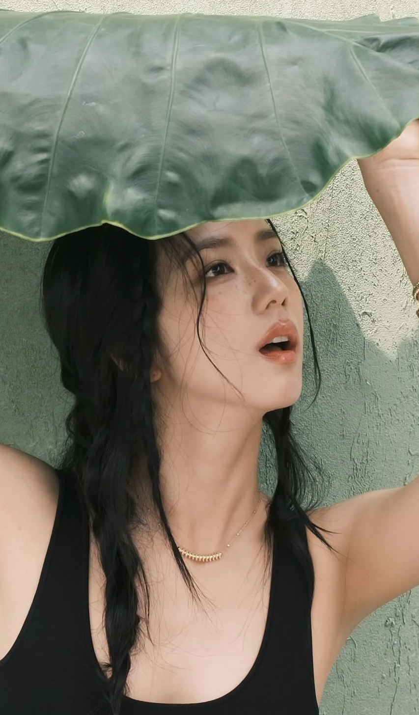 Latest photo of Jisoo (BLACKPINK)