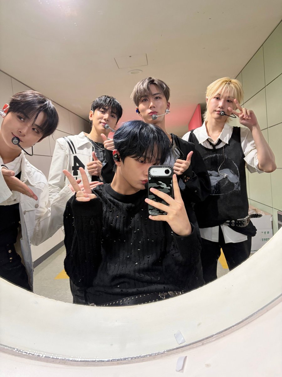 Behind-the-scenes cut of DKZ