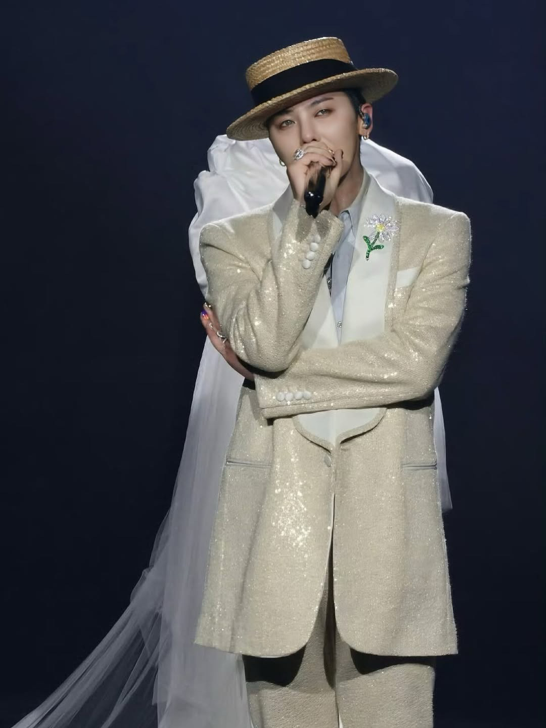 A moment captured by G-DRAGON (BIGBANG)'s fan