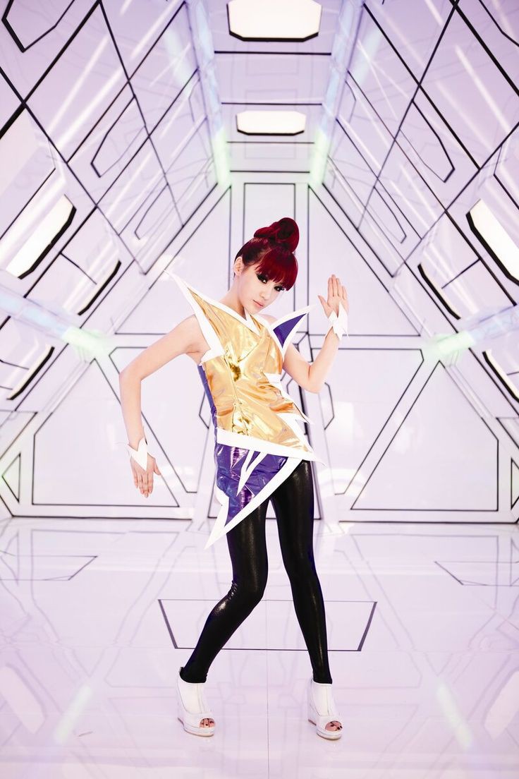 Behind-the-scenes cut of Park Bom (2NE1)