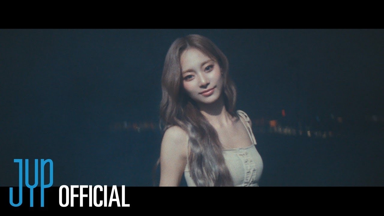 Behind-the-scenes cut of Tzuyu (TWICE)