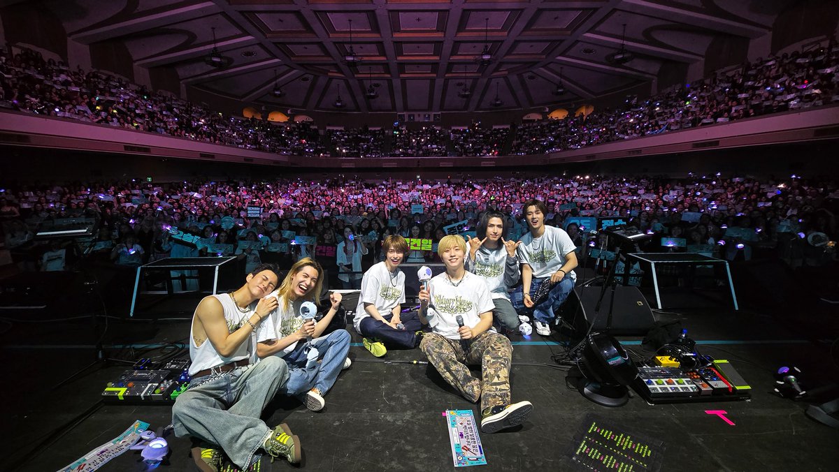 A moment captured by Xdinary Heroes's fan