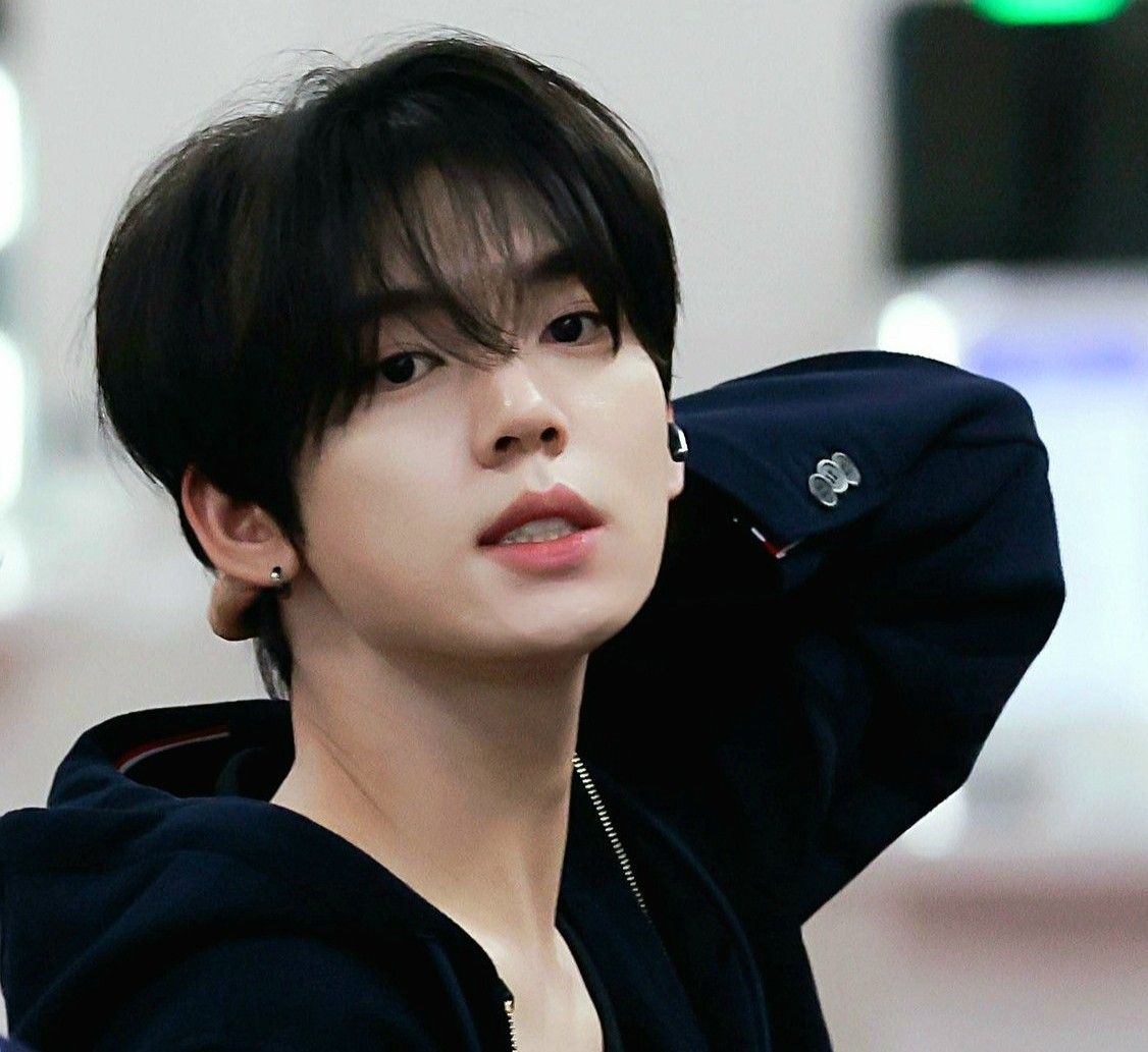 Recent activity shot of Han Yujin (ZEROBASEONE)