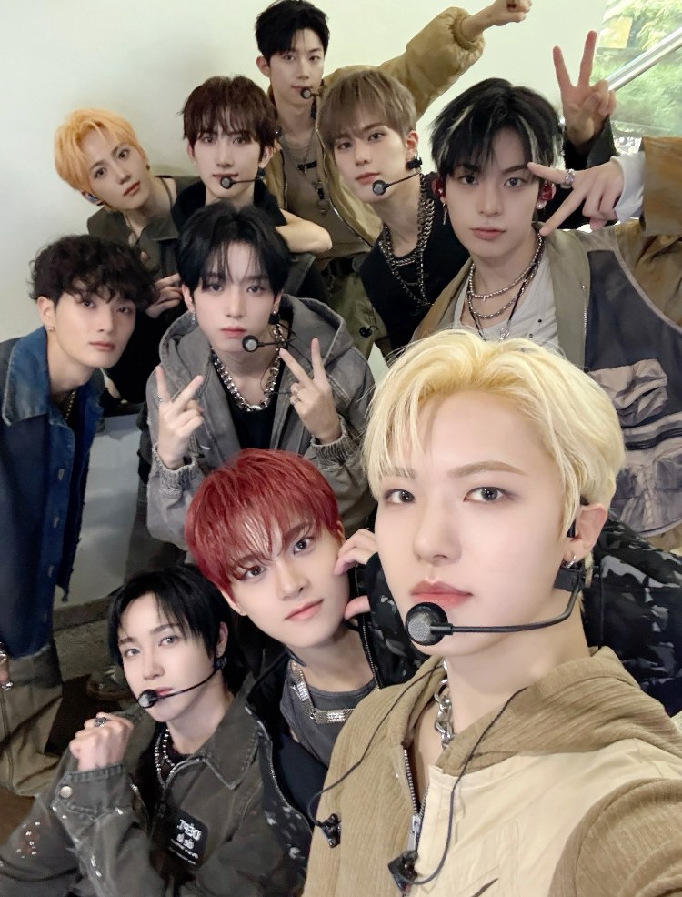 A moment captured by Xikers's fan