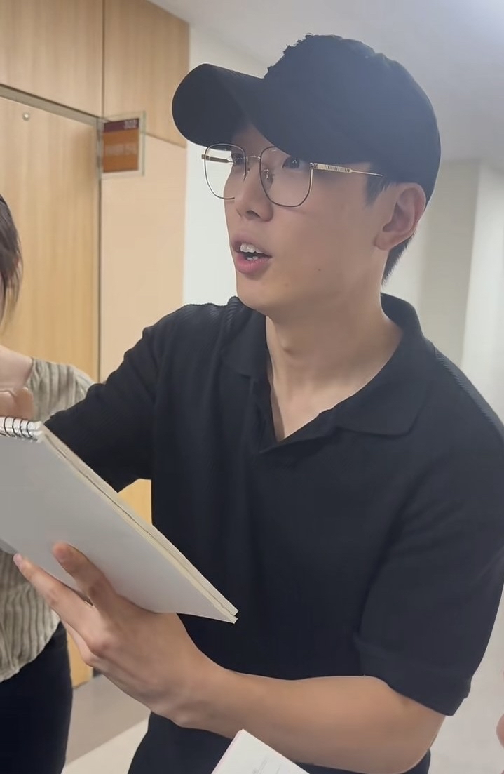 Recent activity shot of BOBBY (iKON)