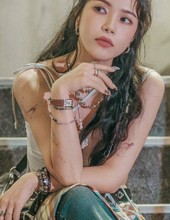 Recent activity shot of Solar (MAMAMOO)