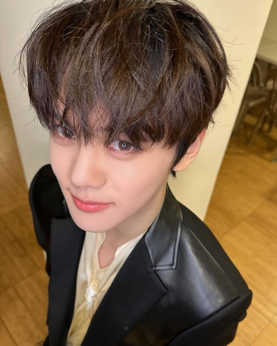 Recent activity shot of Kim Gyuvin (ZEROBASEONE)