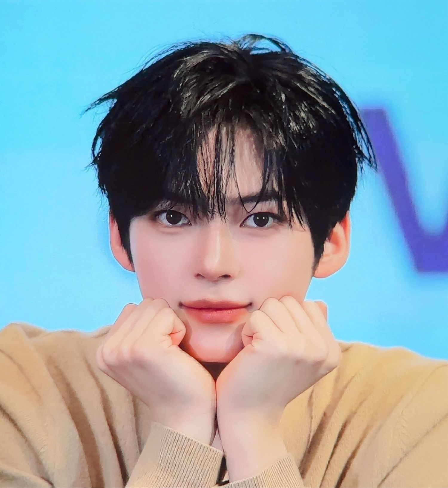 A moment captured by Sung Hanbin (ZEROBASEONE)'s fan