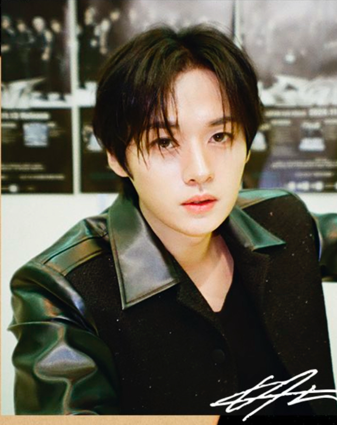 Latest photo of Lee Know (Stray Kids)
