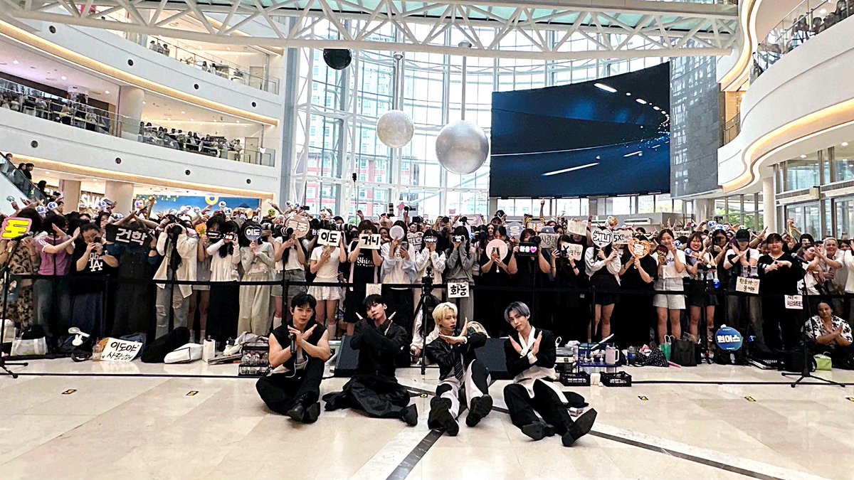 A moment captured by ONEUS's fan
