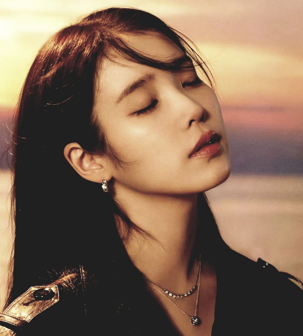 아이유 최근 활동샷