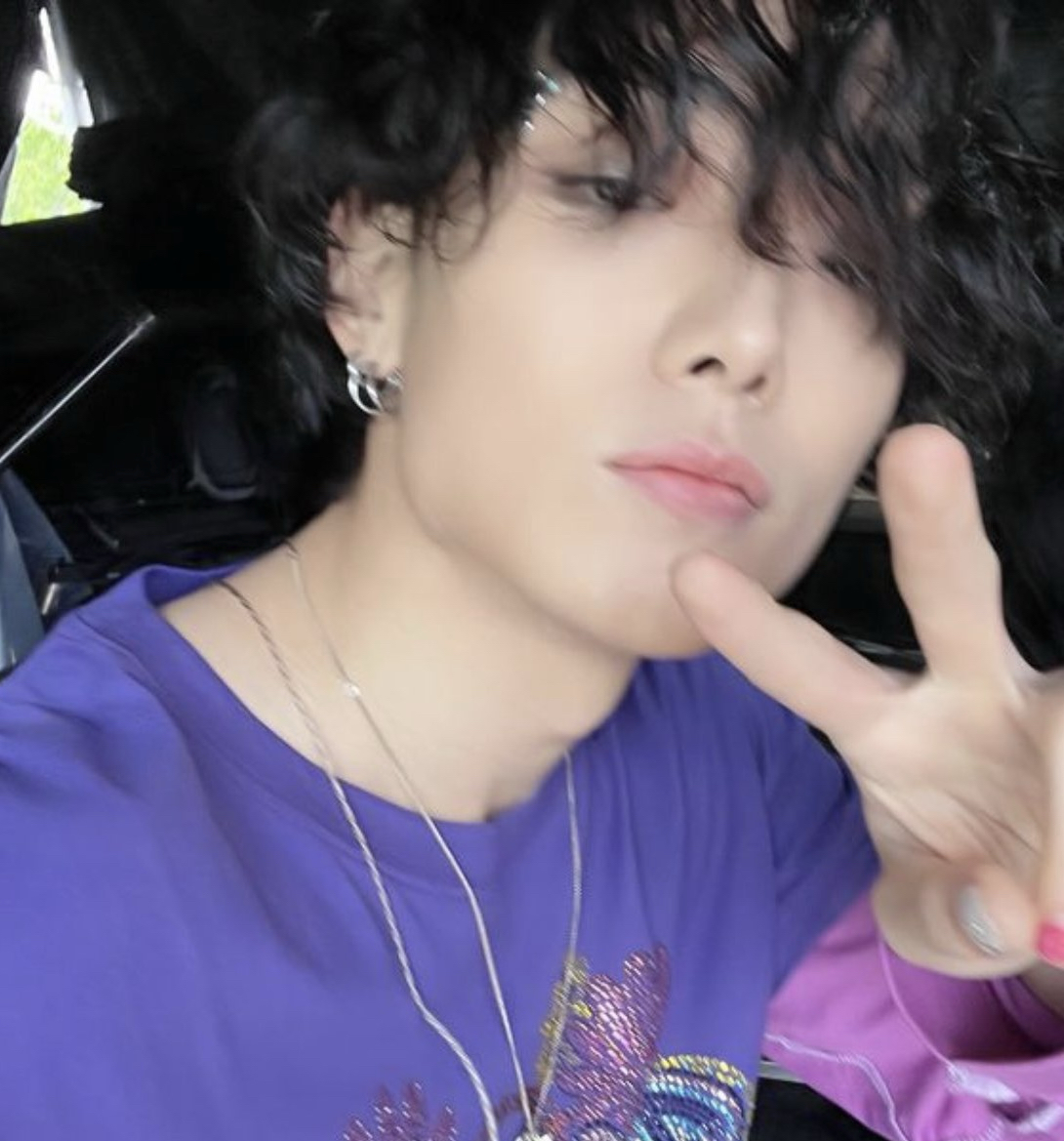 Recent activity shot of BOBBY (iKON)