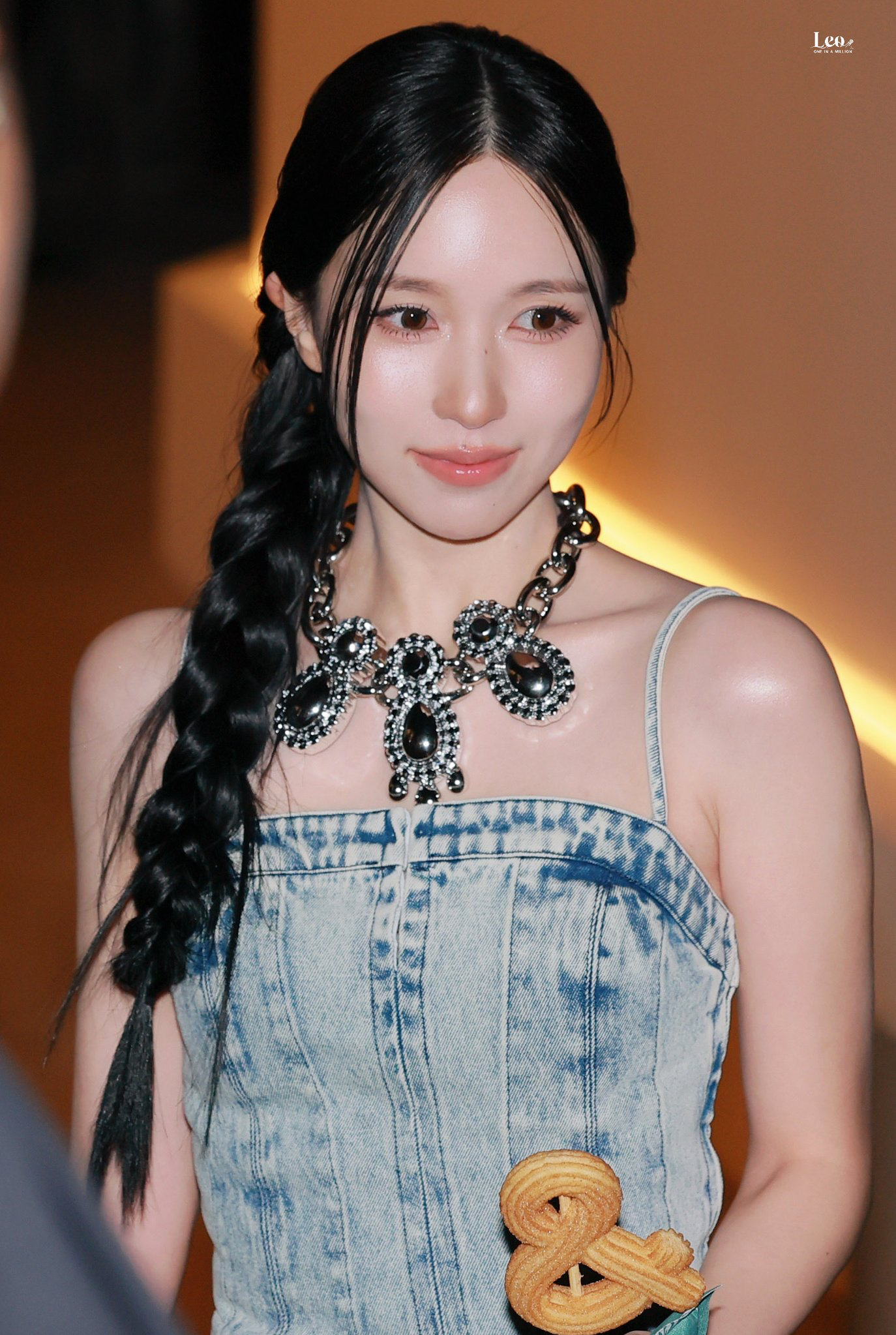 Behind-the-scenes cut of Mina (TWICE)