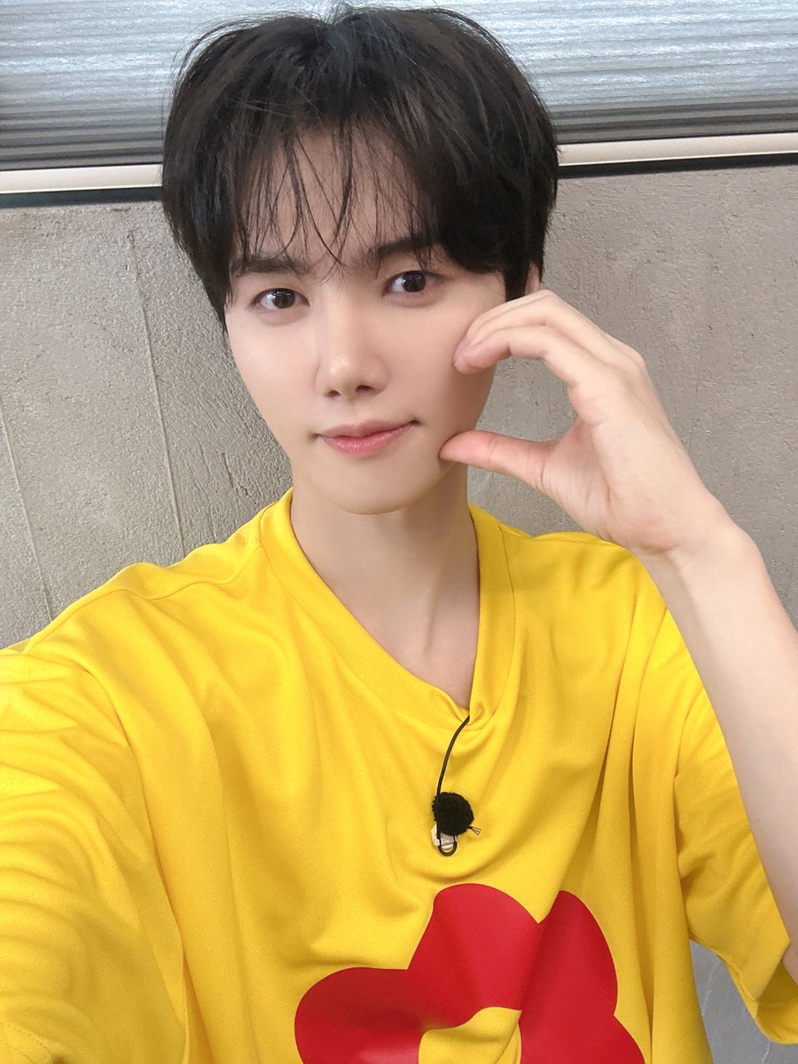 Behind-the-scenes cut of CRAVITY