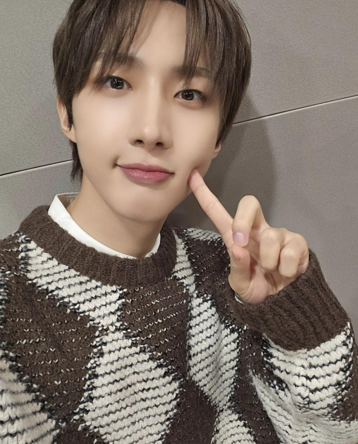Behind-the-scenes cut of Hui (PENTAGON)