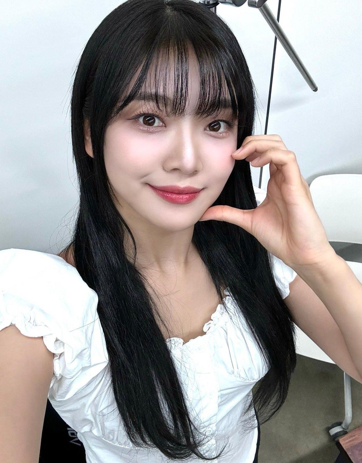 Behind-the-scenes cut of Onda (EVERGLOW)