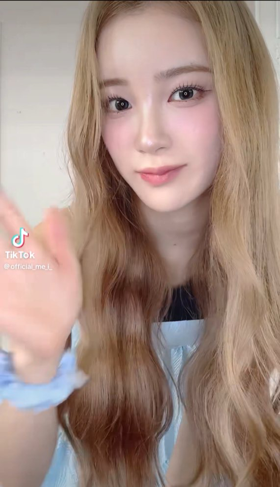 Behind-the-scenes cut of Sakurai Miu (ME:I)
