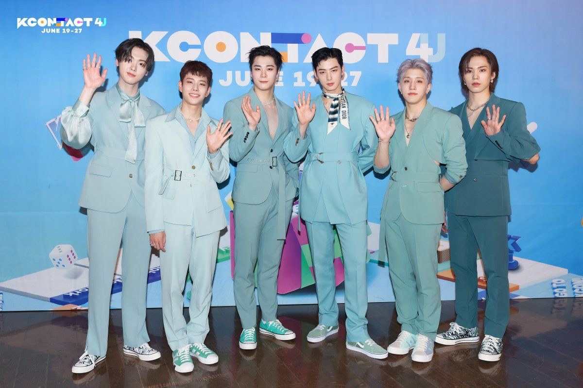 아스트로의 최신 사진