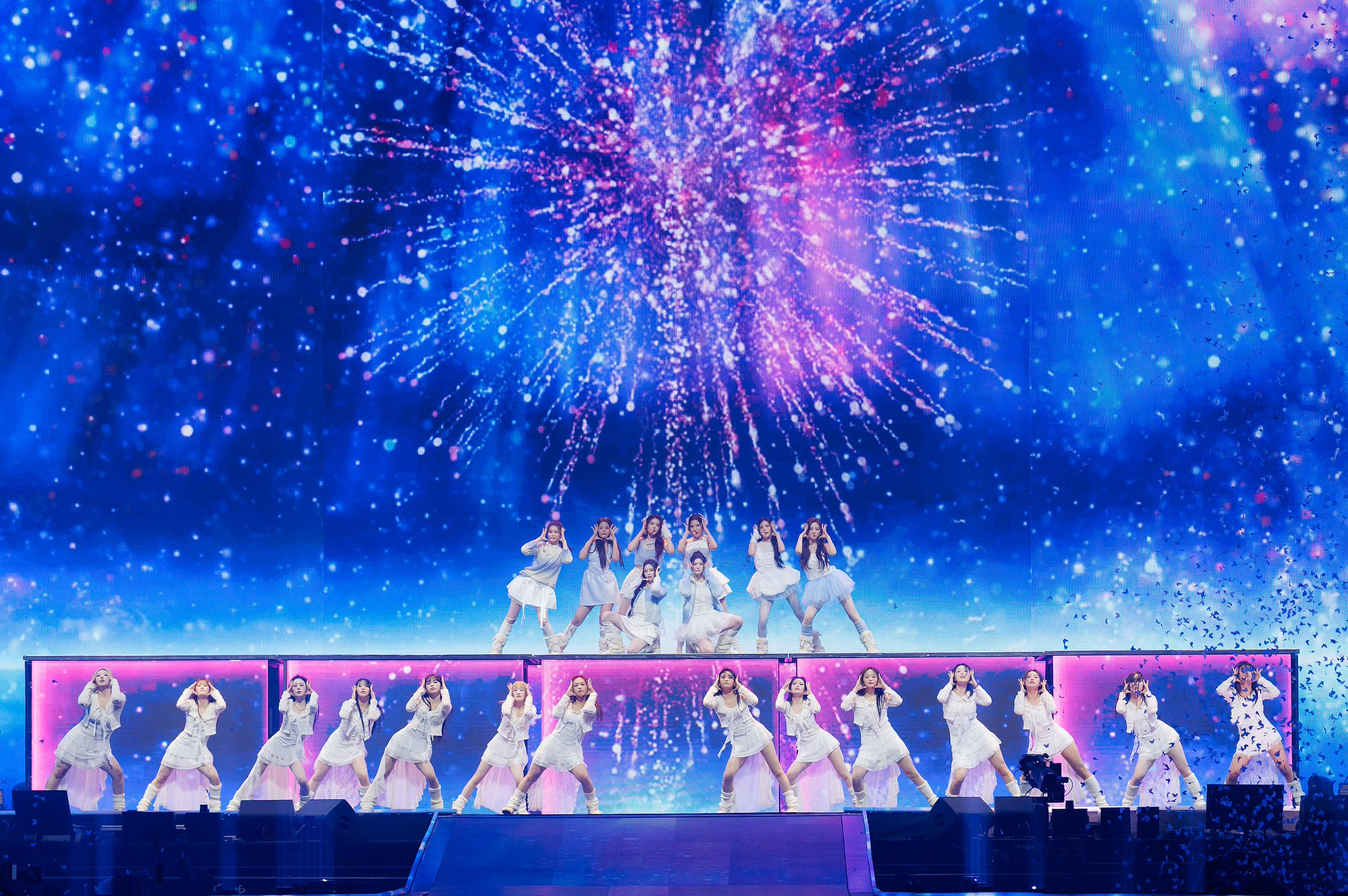 Behind-the-scenes cut of Hearts2Hearts