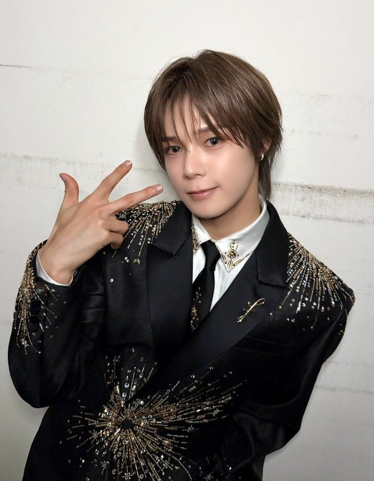 A moment captured by K (&TEAM)'s fan