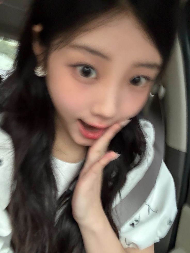 Behind-the-scenes cut of Wonhee (ILLIT)